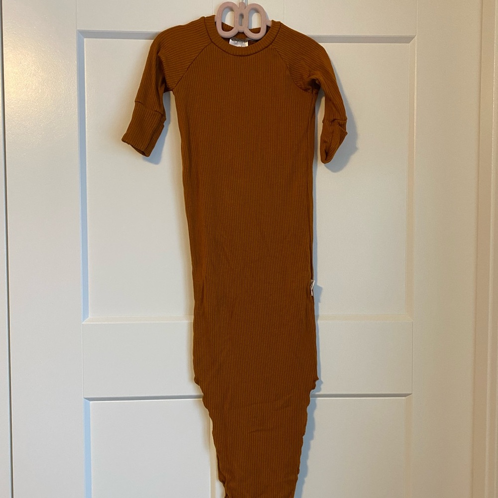 Rose and Thimble Knotted Gown & Hat - Picture 4 of 5